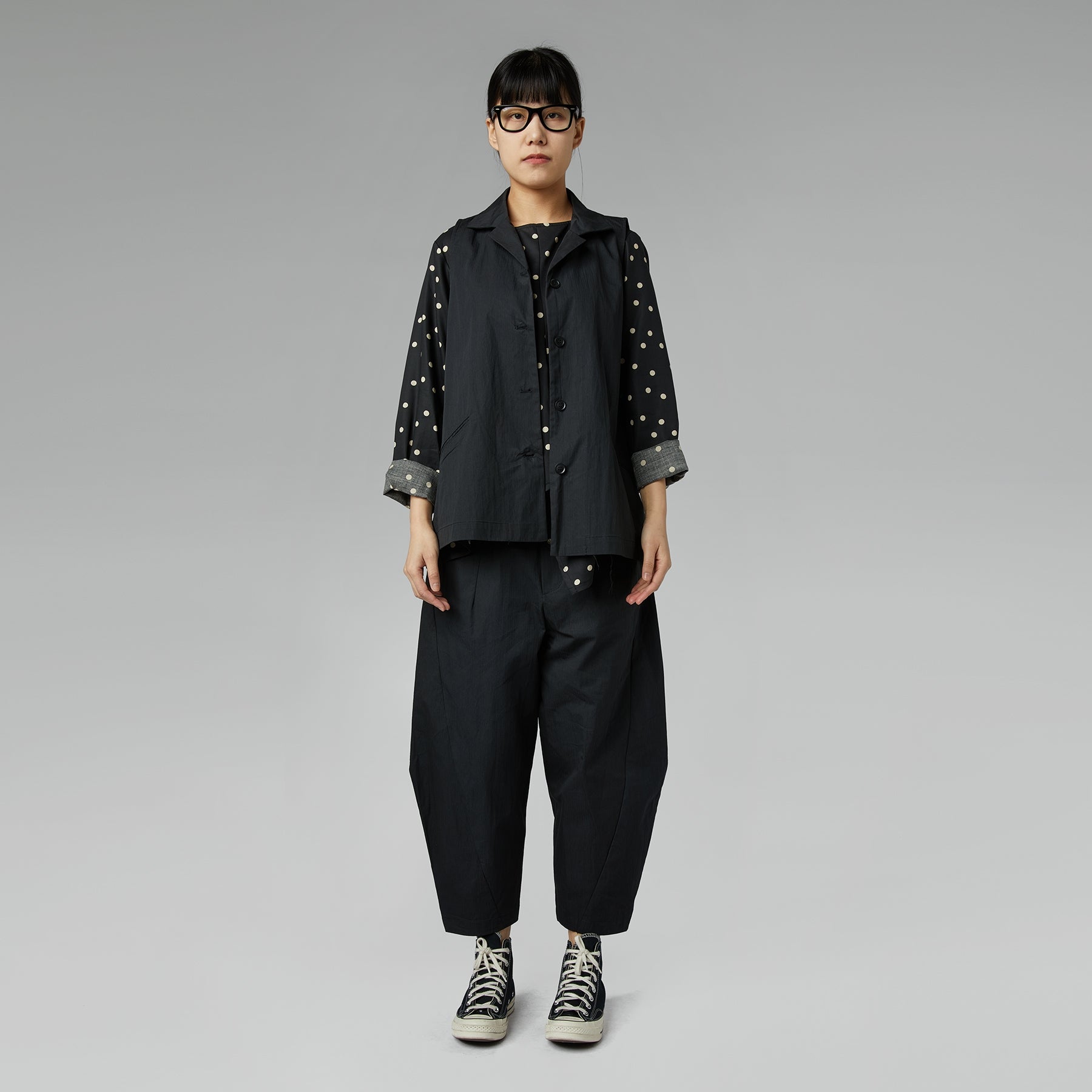 VEST WITH BUTTONS BLACK