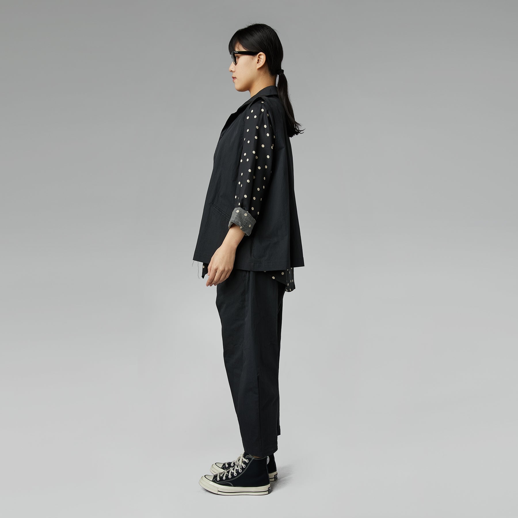 VEST WITH BUTTONS BLACK