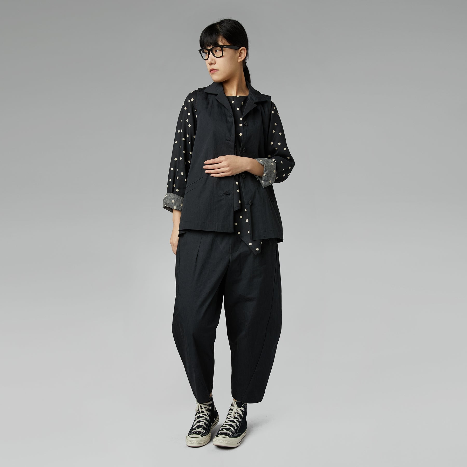 VEST WITH BUTTONS BLACK