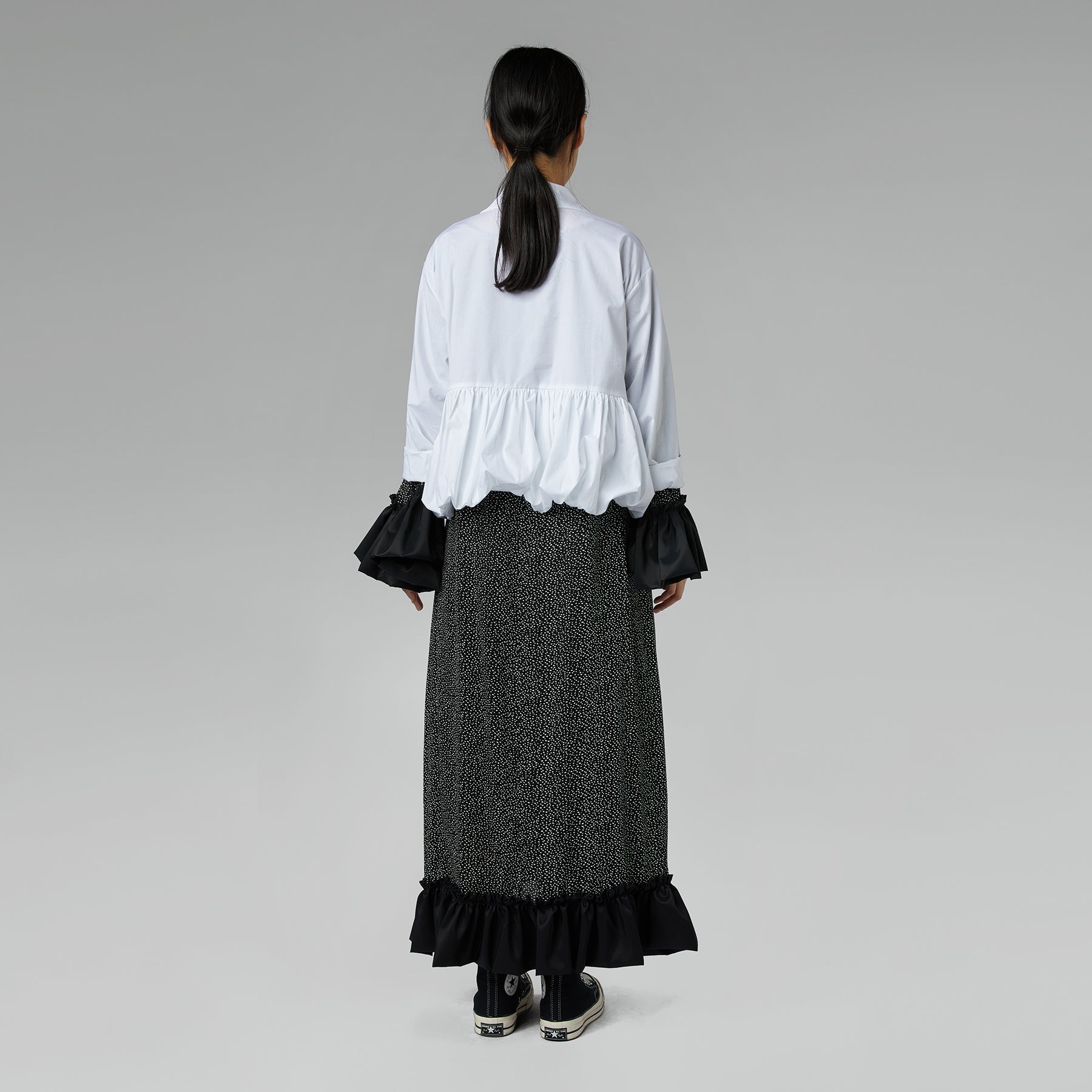 BLUSA CON ROUCHE E COLLO A PUNTA NERA