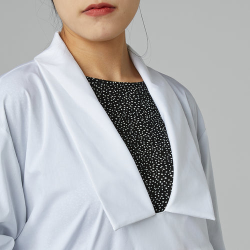 BLUSA CON ROUCHE E COLLO A PUNTA NERA