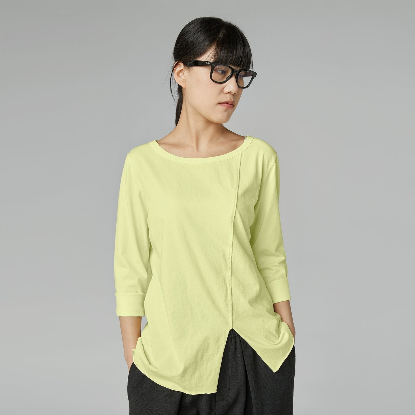 T-SHIRT MIT SCHLITZ BEIGE