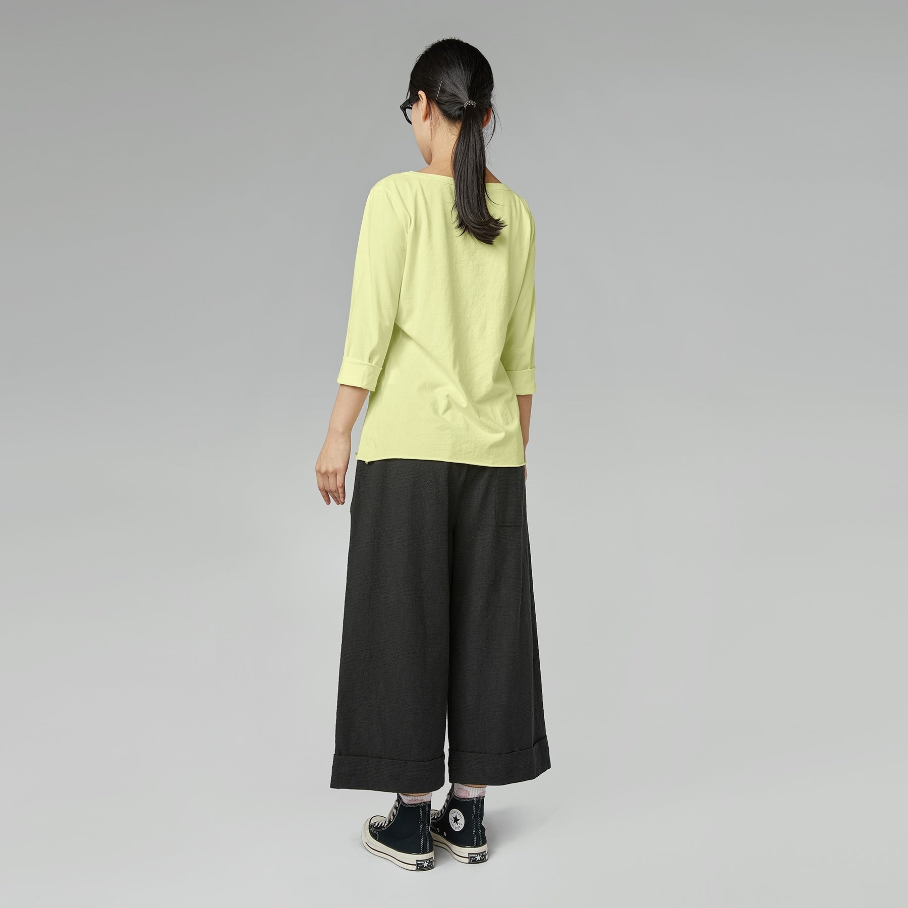 T-SHIRT CON SPACCO BIANCA