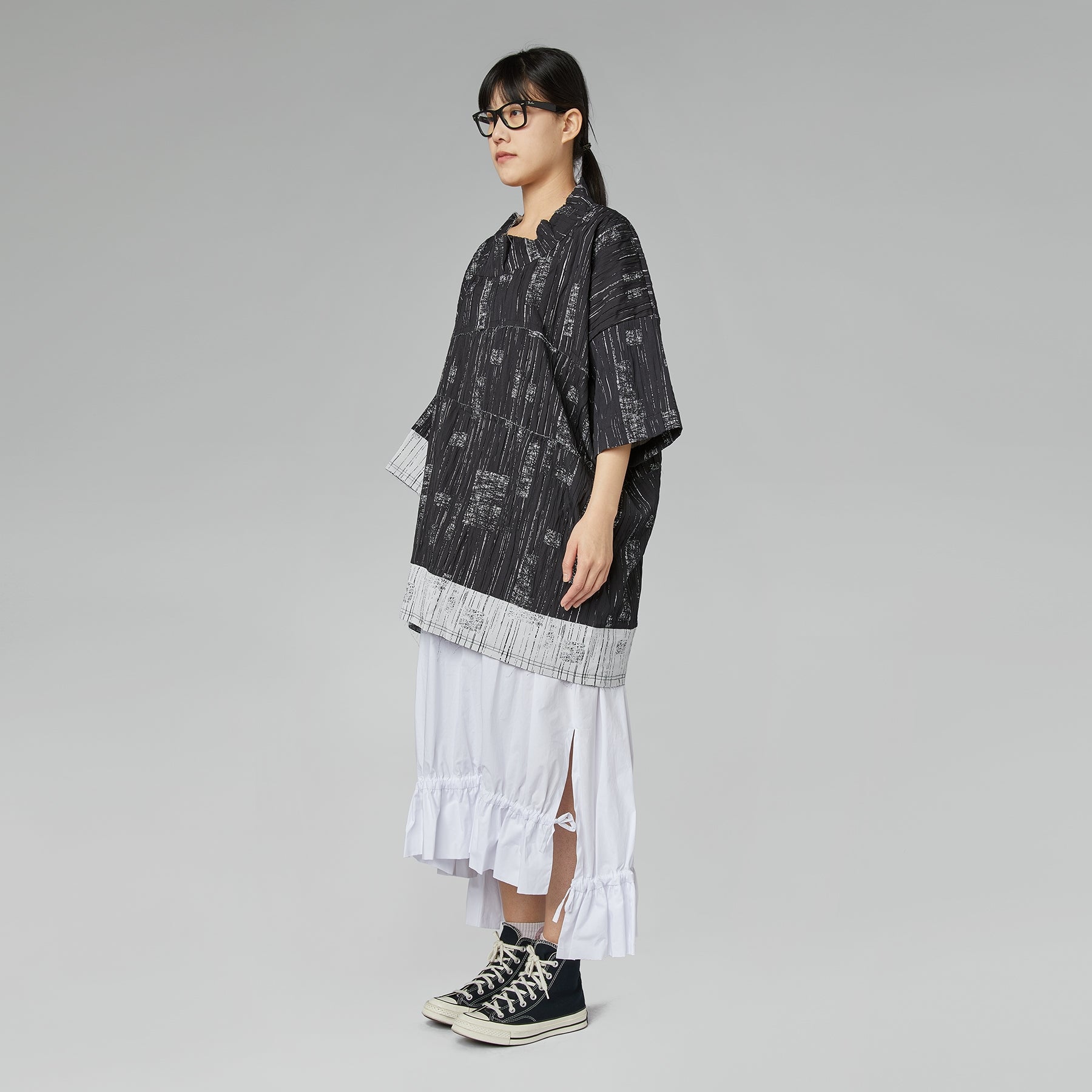 BLACK AND WHITE OVERSIZED BLOUSE