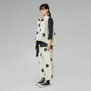 HAUT À POIS AVEC COL À BASSE-COU CRÈME