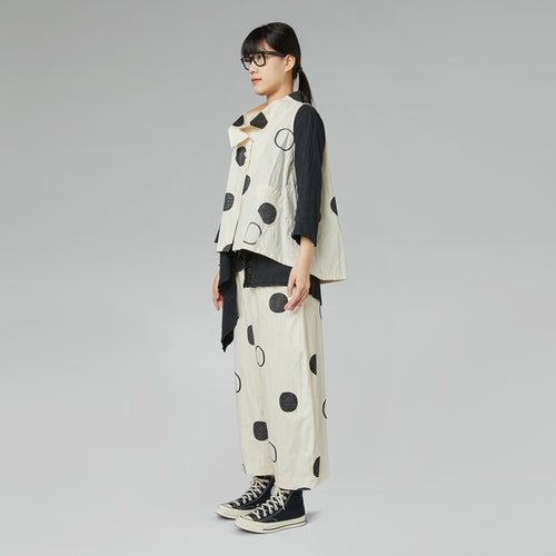 HAUT À POIS AVEC COL À BASSE-COU CRÈME