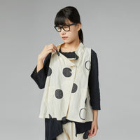 HAUT À POIS AVEC COL À BASSE-COU CRÈME