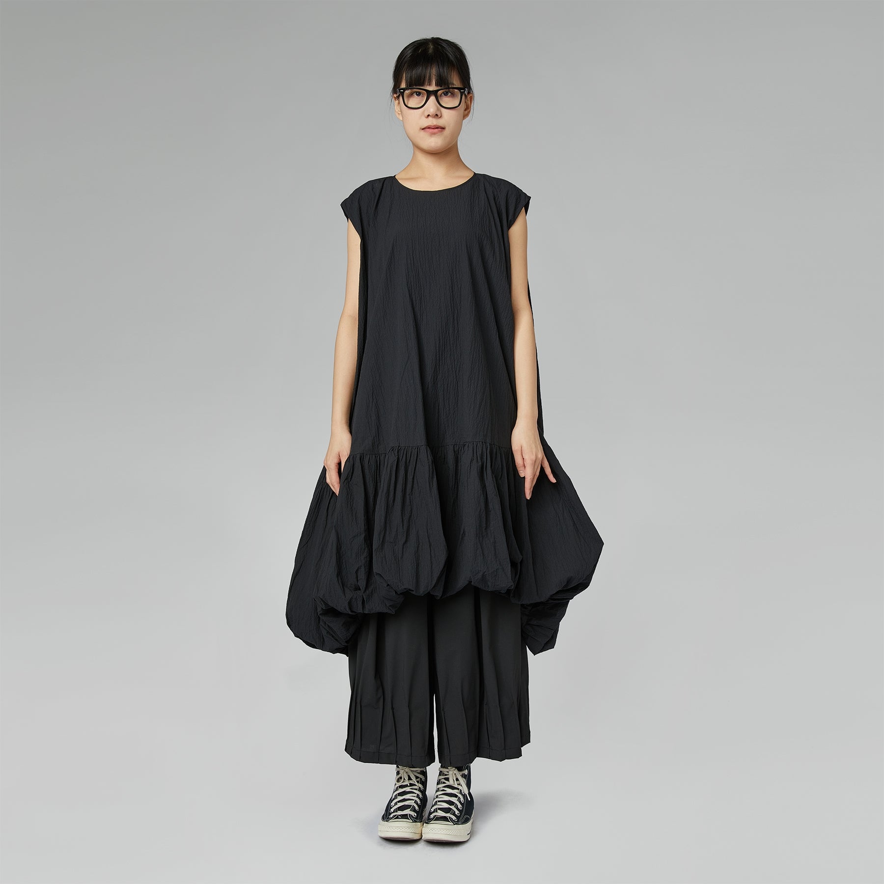 BLACK DRESS WITH BALLOON RUFFLE