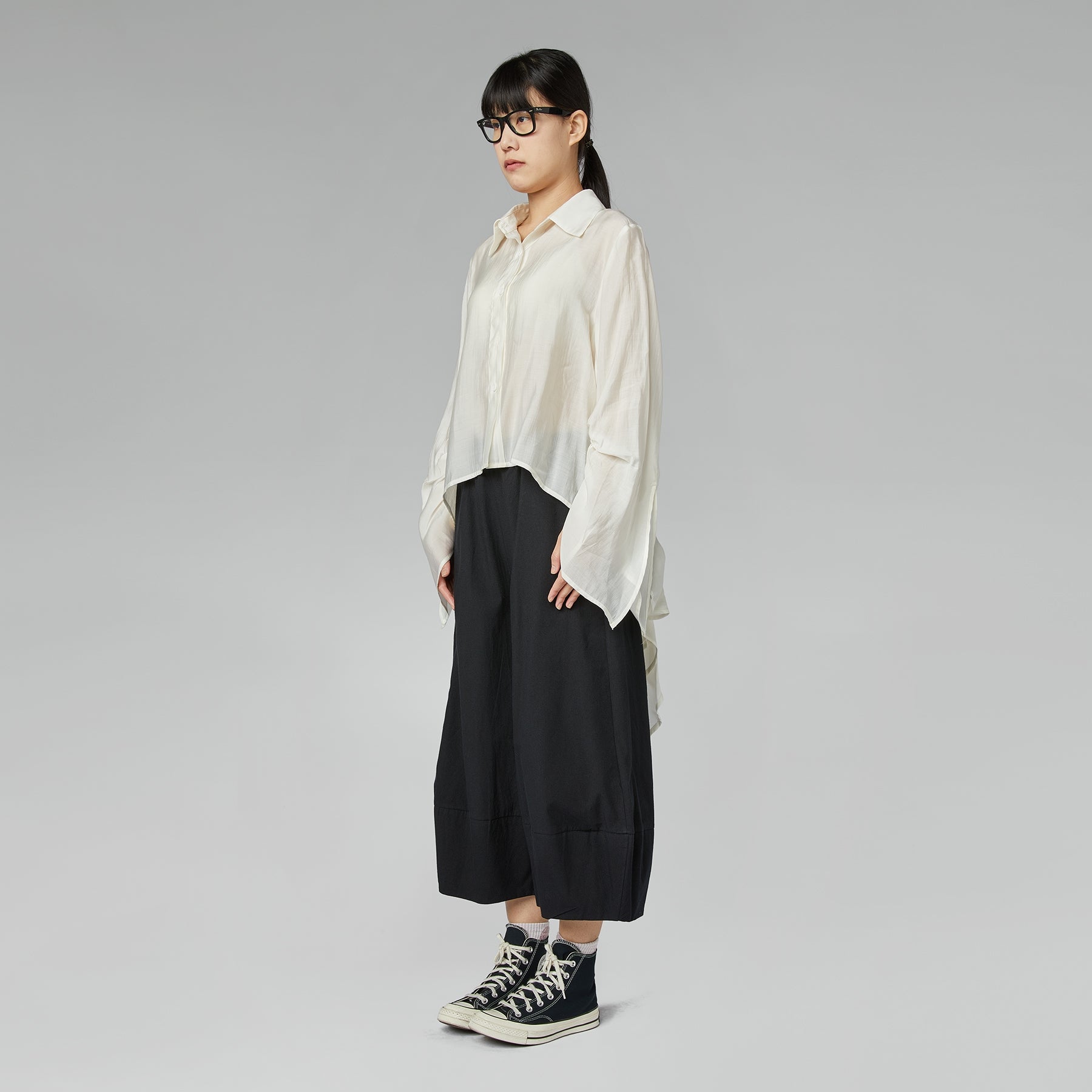 LIGHTWEIGHT SHIRT WITH RUFFLES ON THE BACK