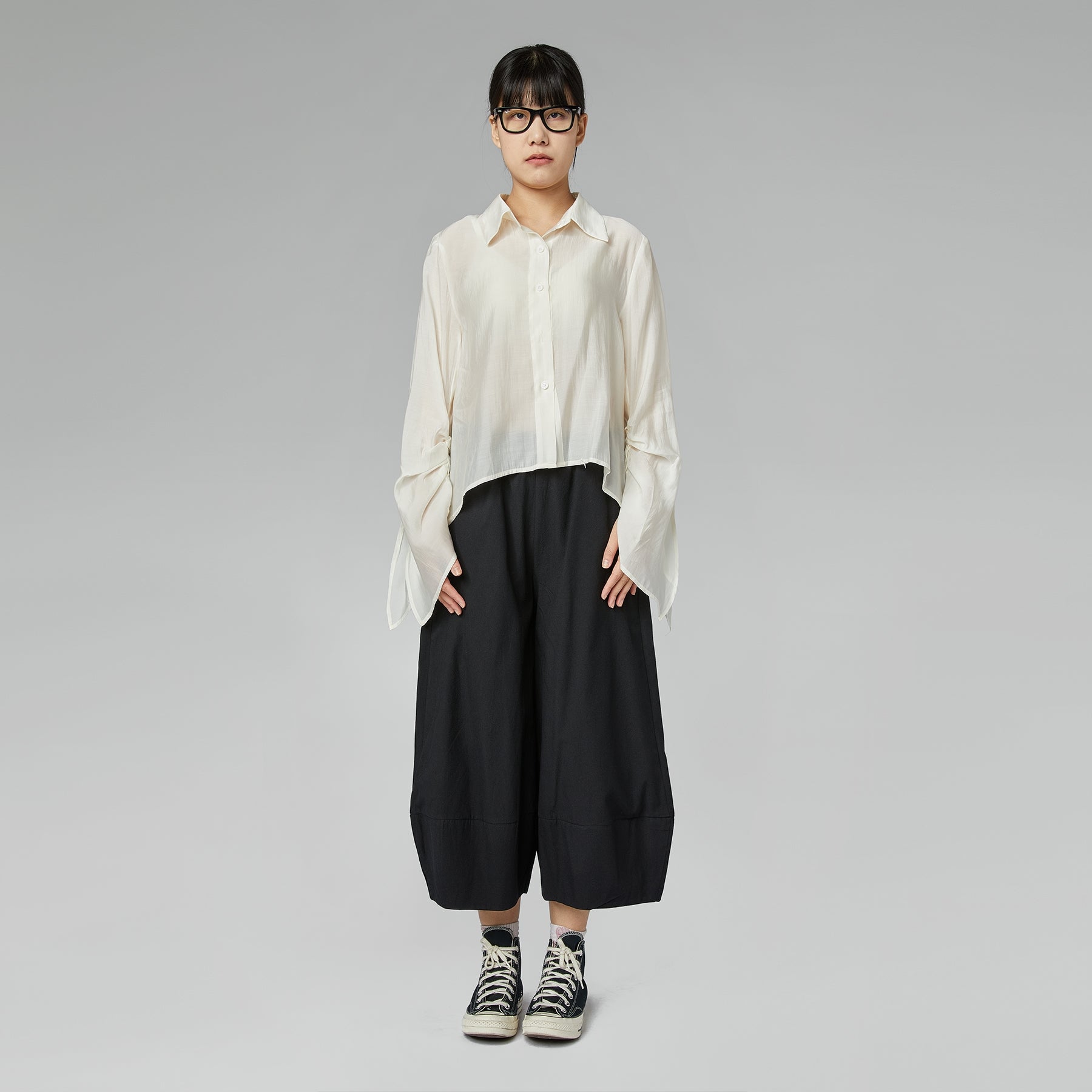 LIGHTWEIGHT SHIRT WITH RUFFLES ON THE BACK