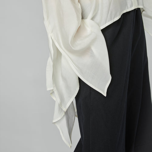 LIGHTWEIGHT SHIRT WITH RUFFLES ON THE BACK