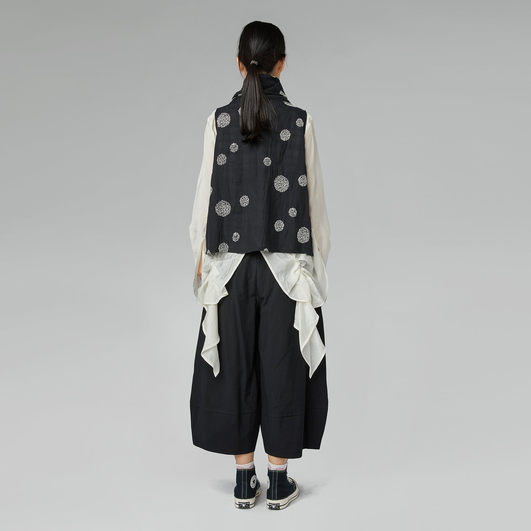 LIGHTWEIGHT SHIRT WITH RUFFLES ON THE BACK