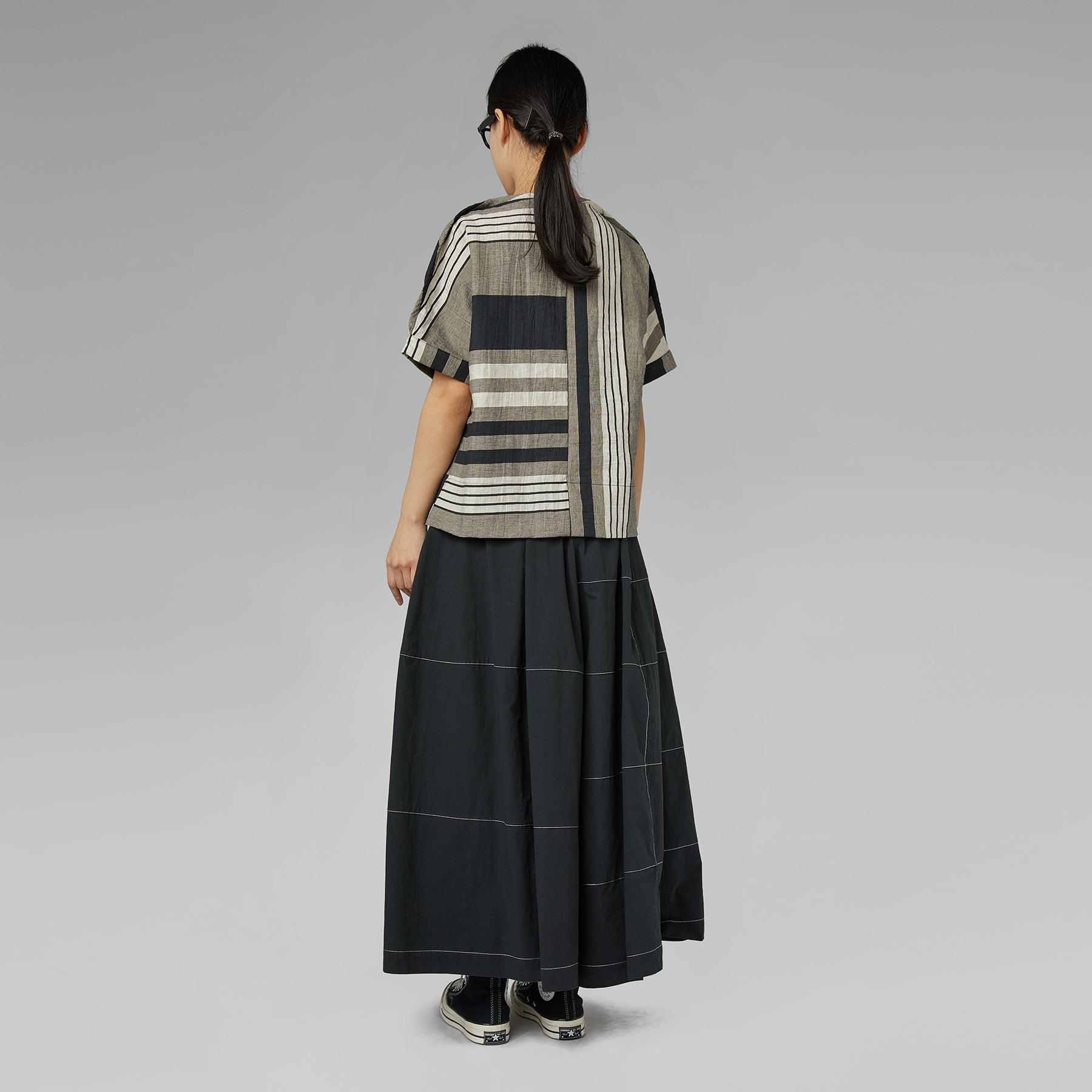 PANTALONI NERI AMPI CON CUCITURE A CONTRASTO