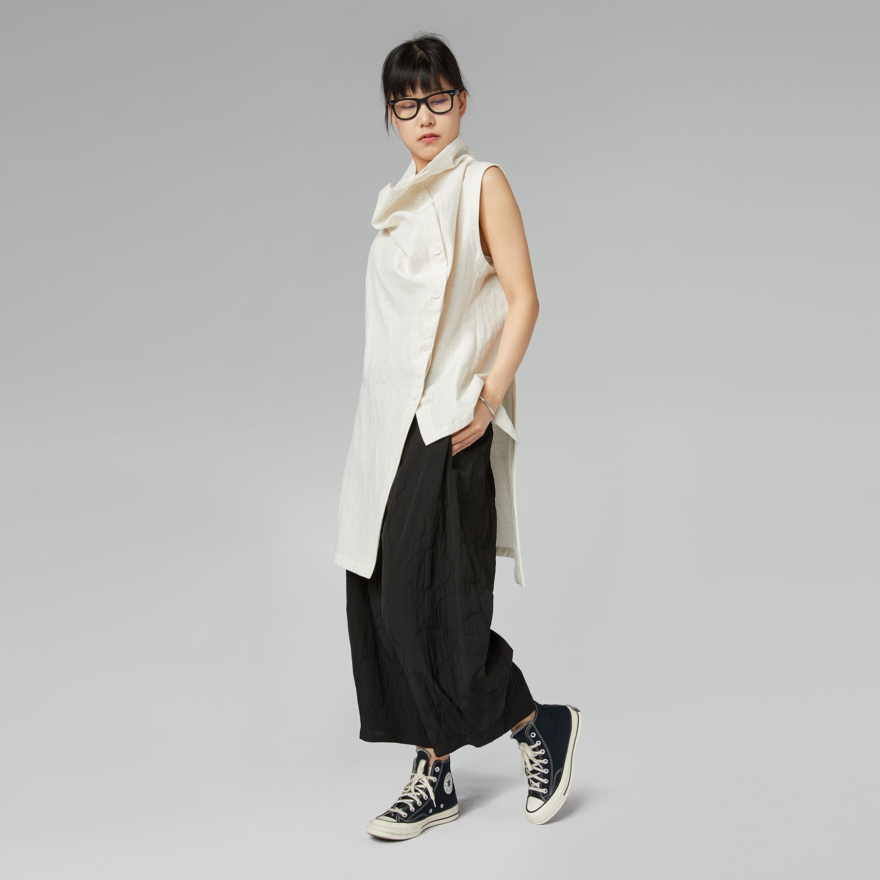 TROUSERS WITH PATTERN OF CIRCLES IN RELIEF