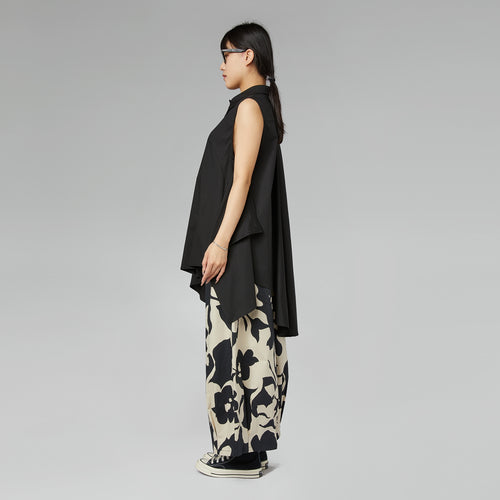 SLEEVELESS SHIRT WITH WALLET CLOSURE