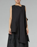 ASYMMETRISCHES TOP MIT AUSSCHNITT
