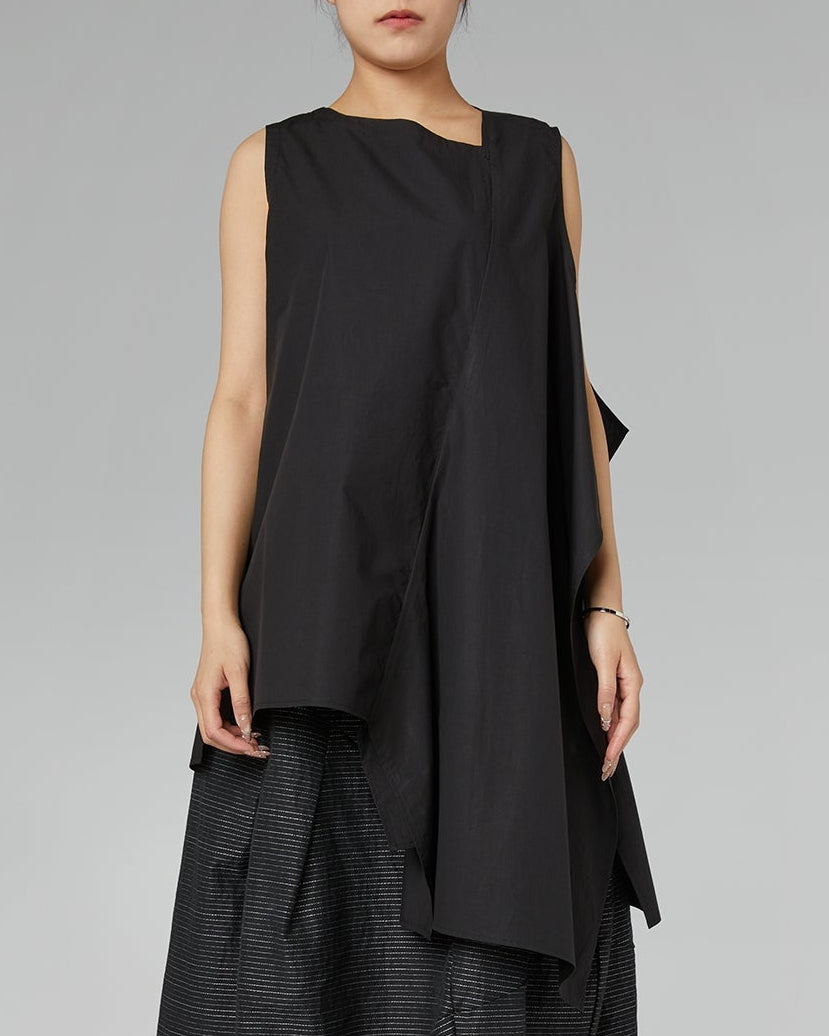 ASYMMETRIC NECKLINE TOP