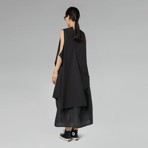 ASYMMETRISCHES TOP MIT AUSSCHNITT