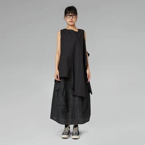 ASYMMETRISCHES TOP MIT AUSSCHNITT