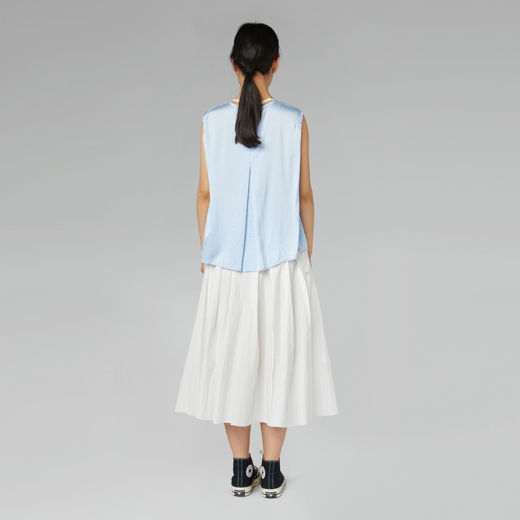 TOP CUELLO REDONDO DE SATÉN RAYÓN BLANCO