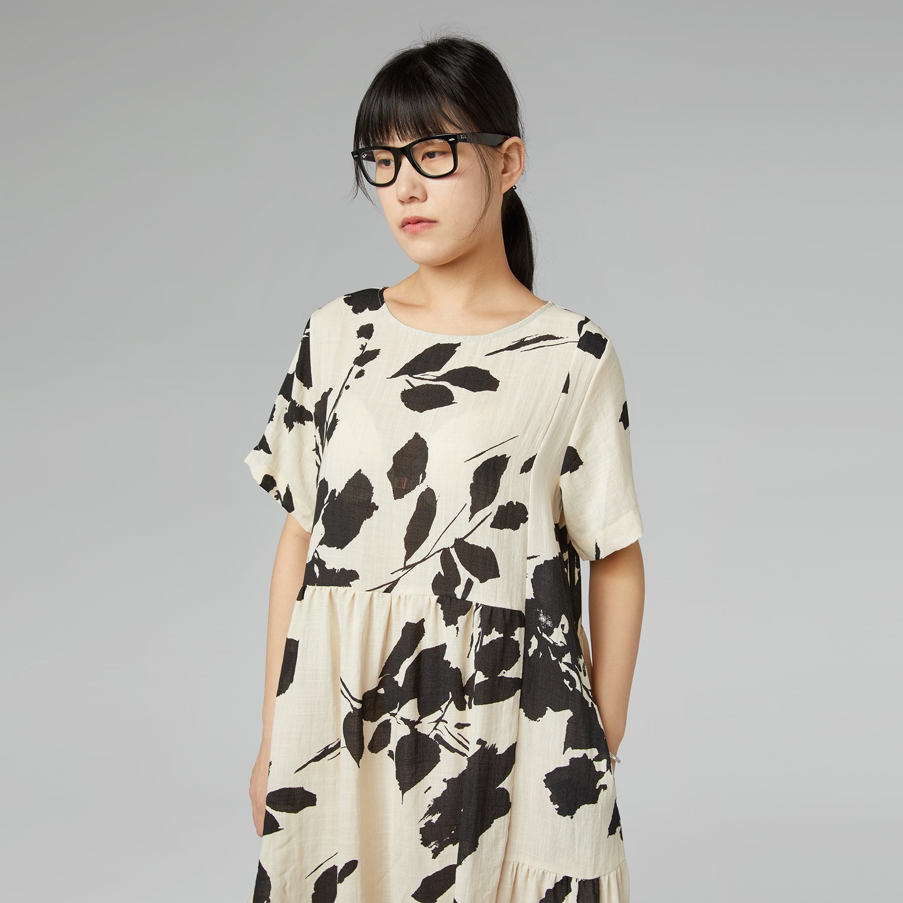 ROBE EN TISSU MÉLANGÉ VISCOSE AVEC IMPRIMÉ FLORAL