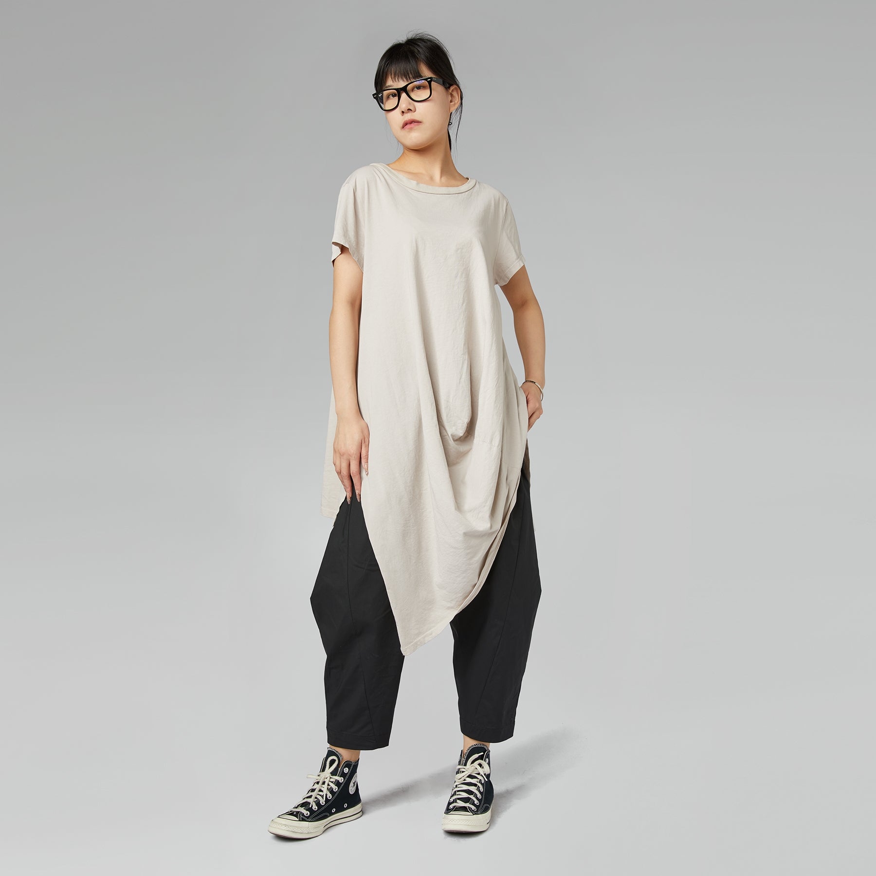 LE PANTALON SE RESSERRE A LA CHEVILLE