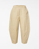 LE PANTALON SE RESSERRE A LA CHEVILLE