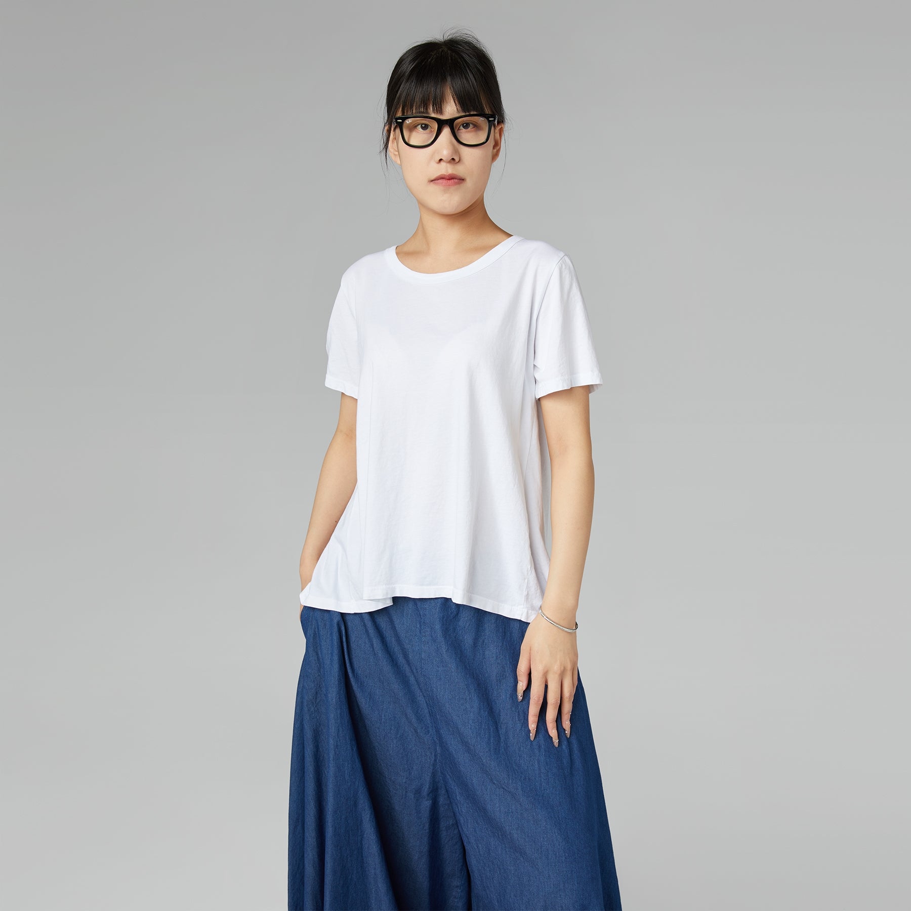 T-SHIRT BASIC A MANICHE CORTE NERA