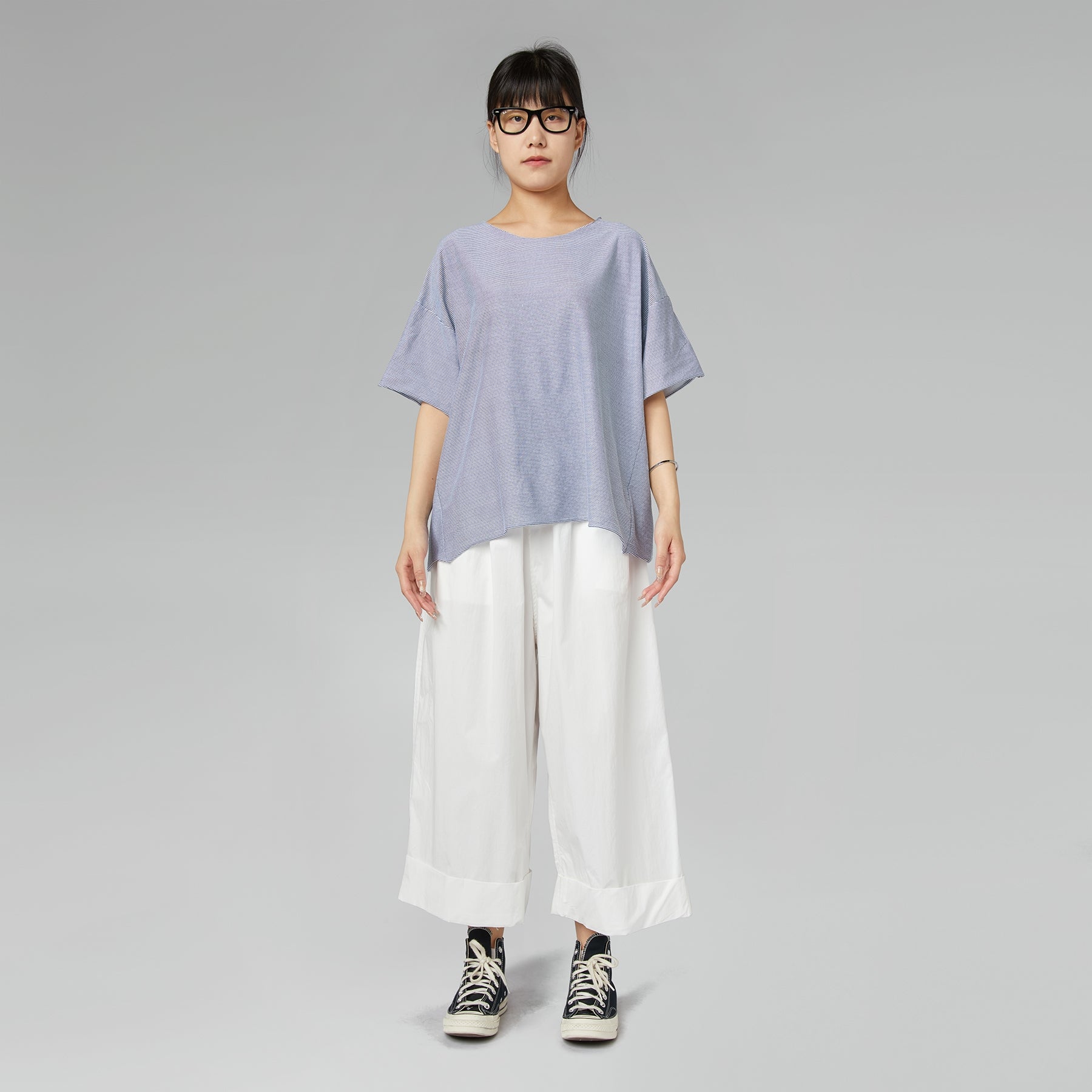 T-SHIRT EN COTON À FINES RAYURES