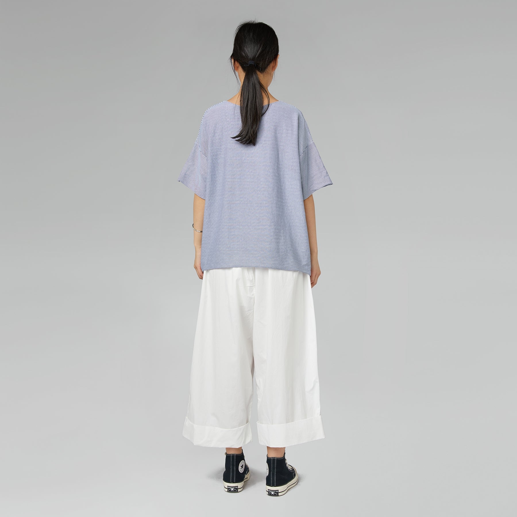 T-SHIRT EN COTON À FINES RAYURES
