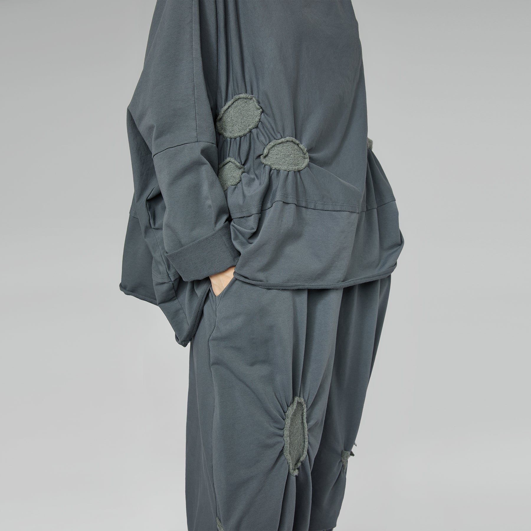 ASYMMETRIC BUBBLE SWEATSHIRT GRAY