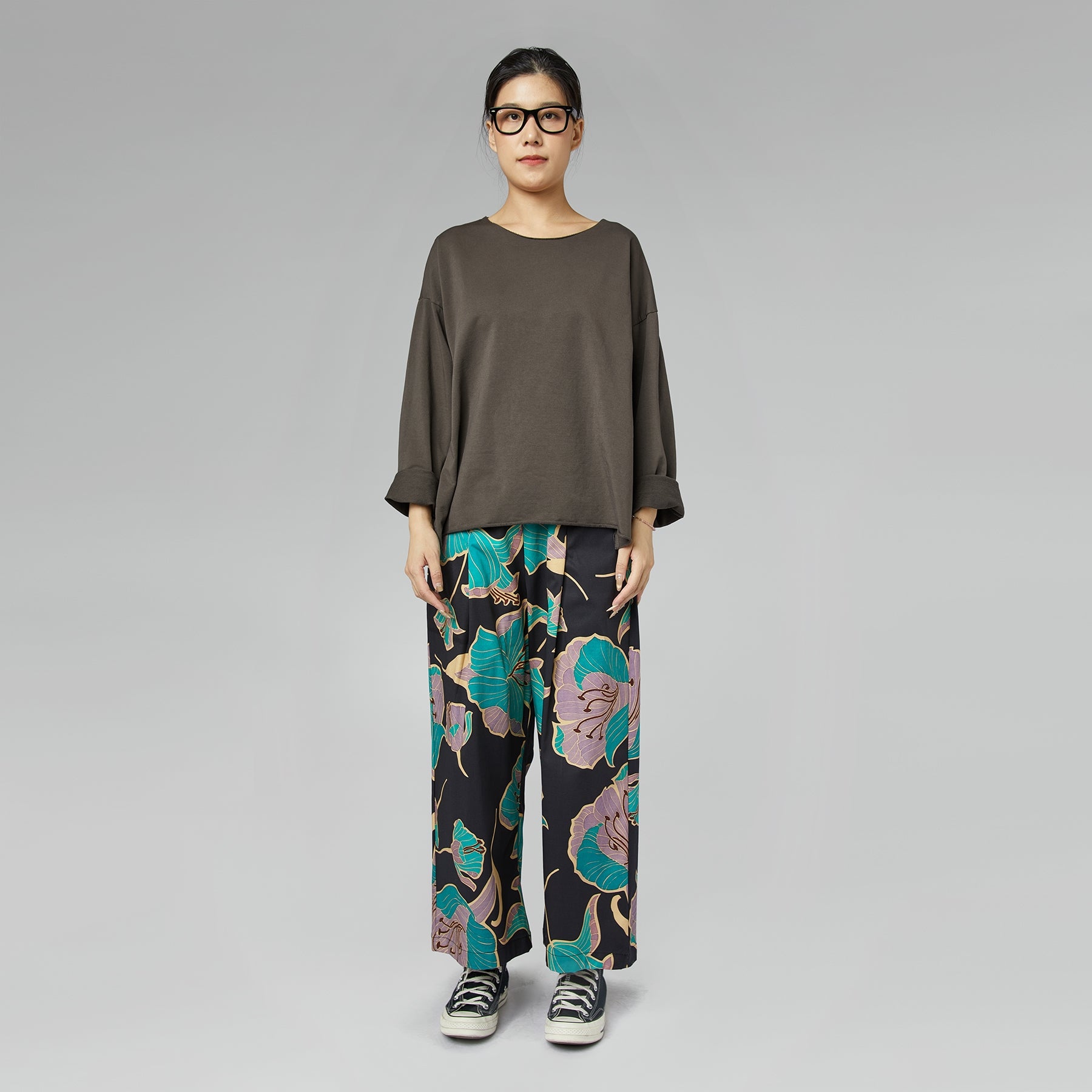 SPODNIE Z NADRUKIEM KWIATOWYM