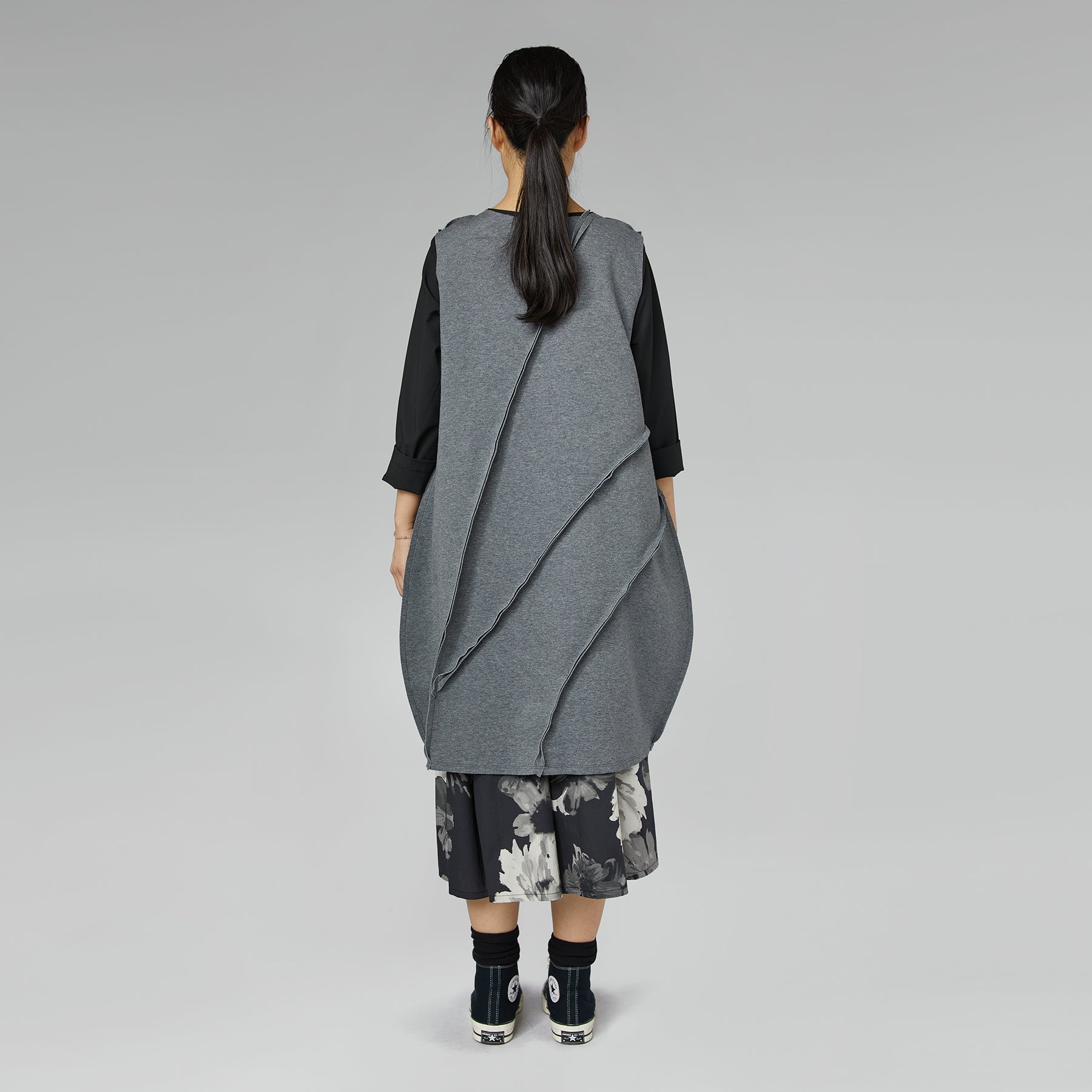 VESTIDO DE GLOBO CON COSTURAS EXTERIORES NEGRO