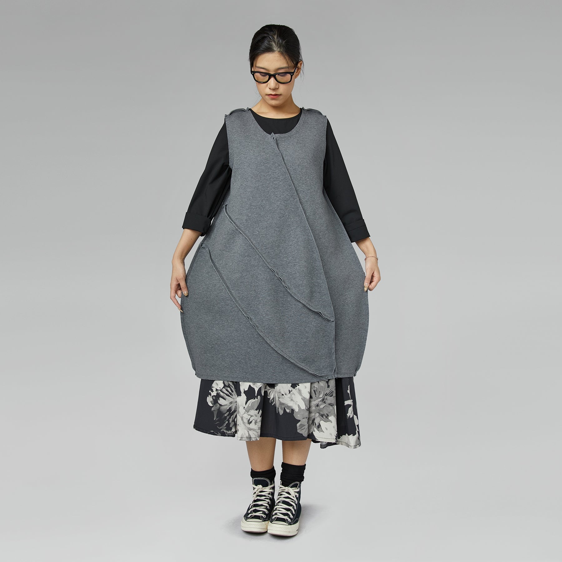 BALLOON DRESS WITH EXTERNAL STITCHING GRAY