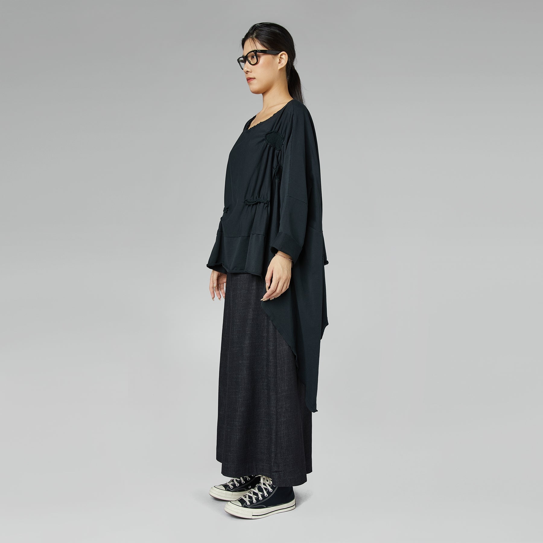 ASYMMETRIC BUBBLE SWEATSHIRT BLACK