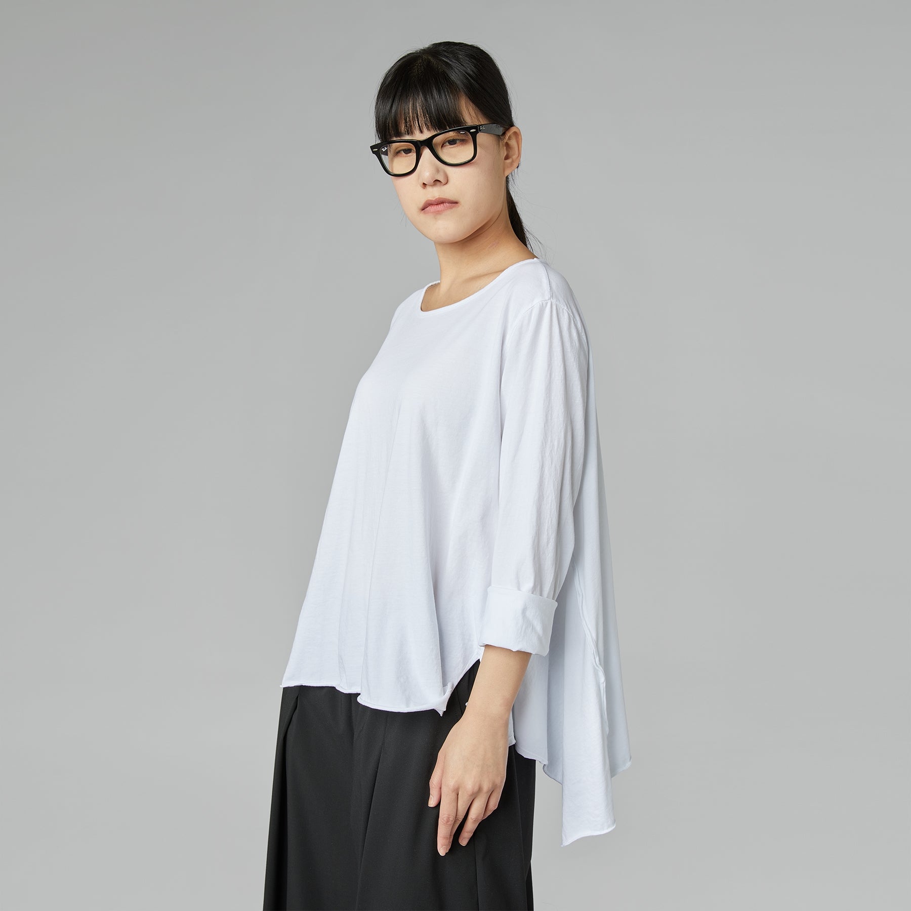 KOSZULKA BAWEŁNIANA Z ROZCIĘCIAMI PO BOKU BRĄZOWA