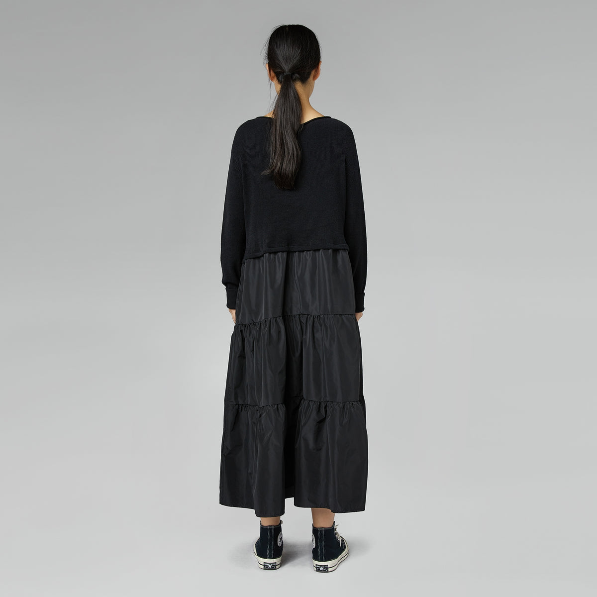 KLEID AUS DOPPELTEM STOFF