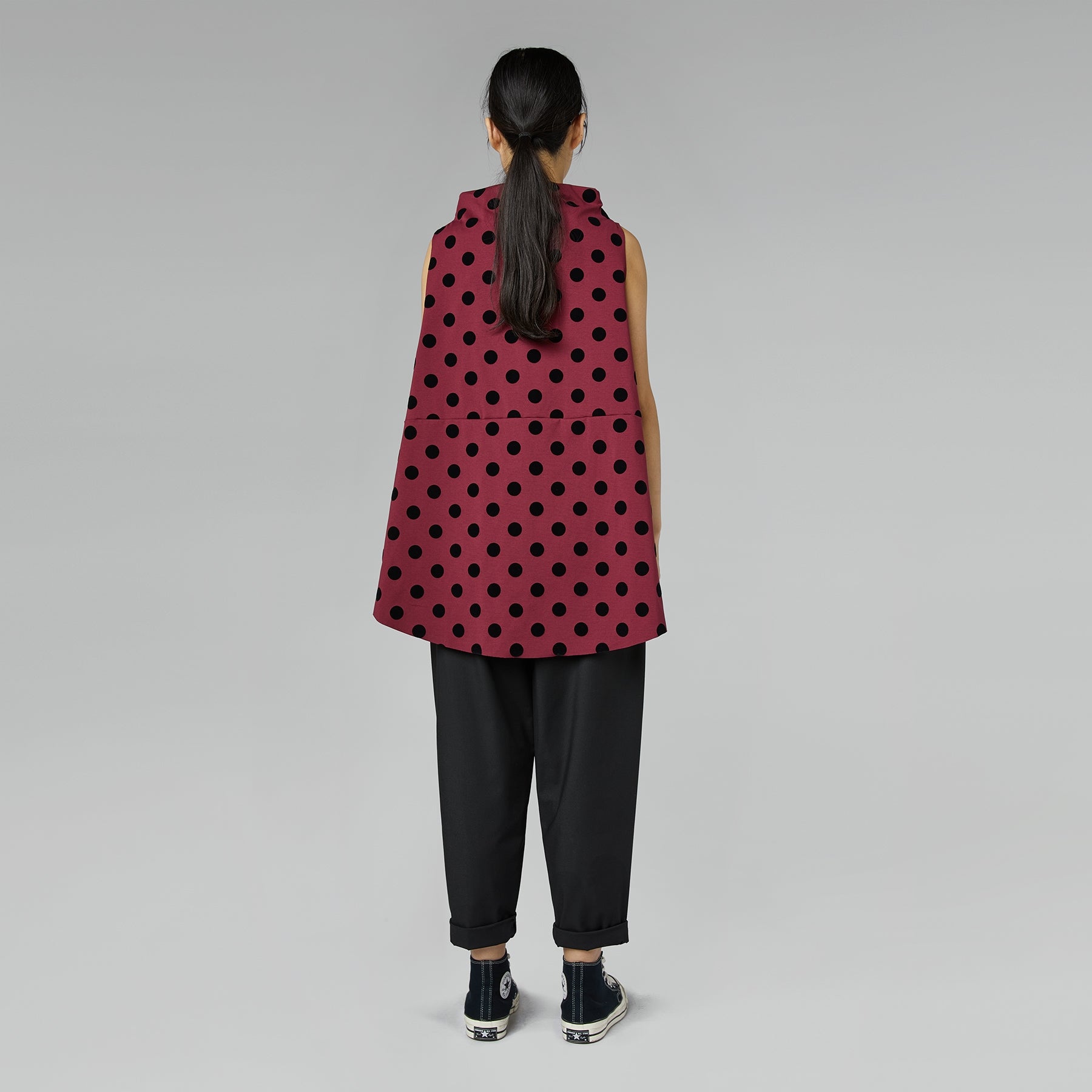 Spodnie z mieszanki wiskozy z zakładkami czarne