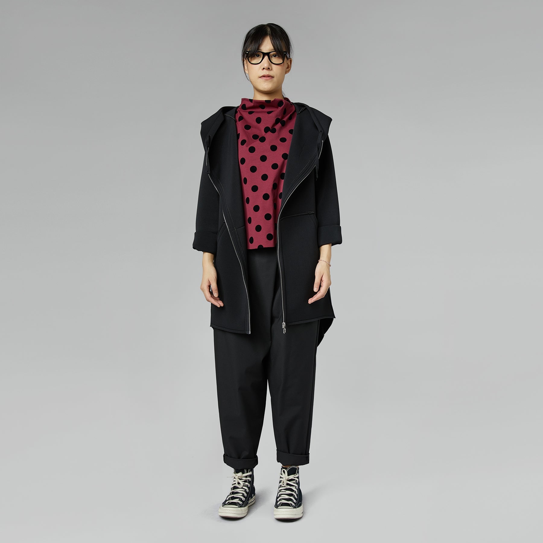 Spodnie z mieszanki wiskozy z zakładkami czarne