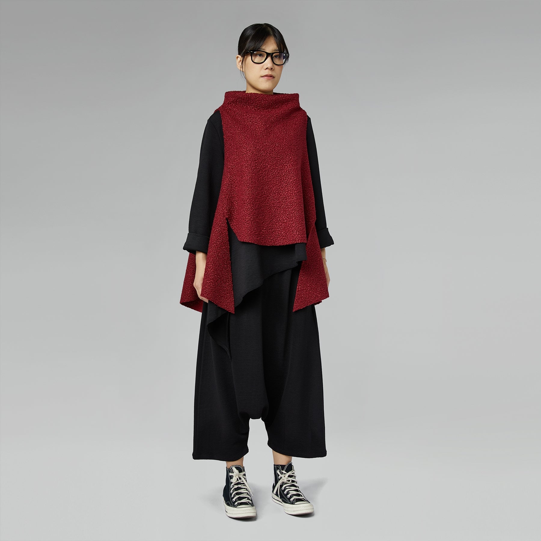 KAMIZELKA BOUCLÉ ​​Z WYSOKIM KOŁNIERZEM BORDEAUX