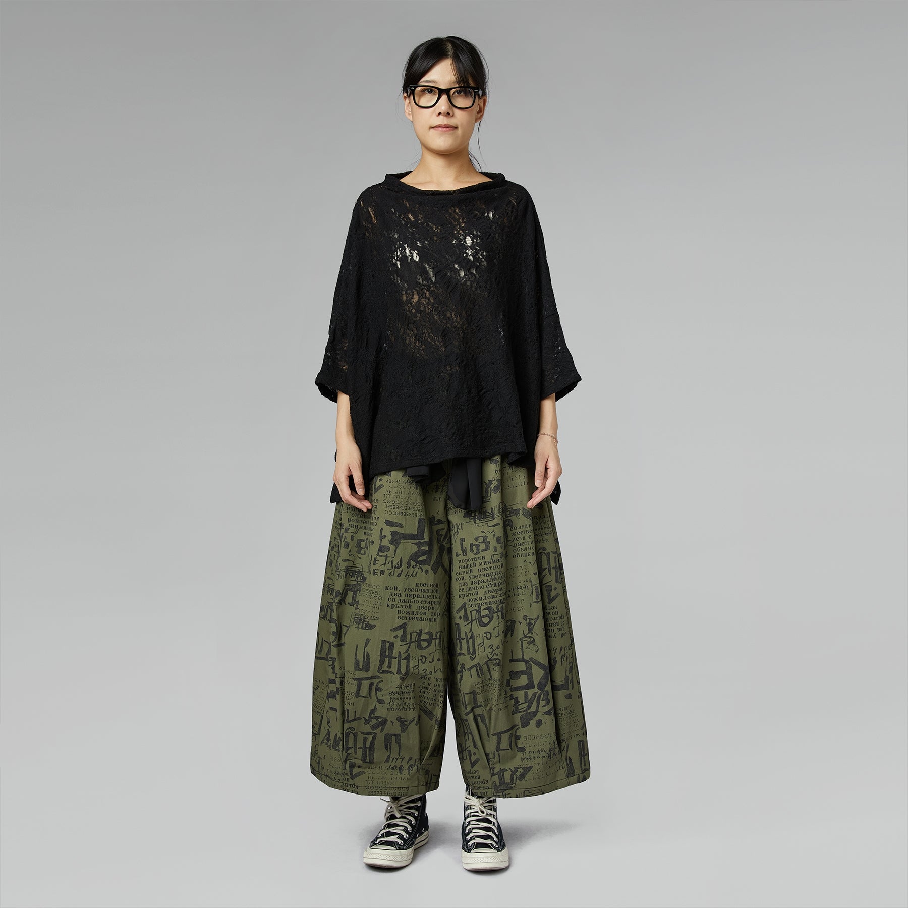 SPODNIE Z NADRUKIEM NAPISÓW