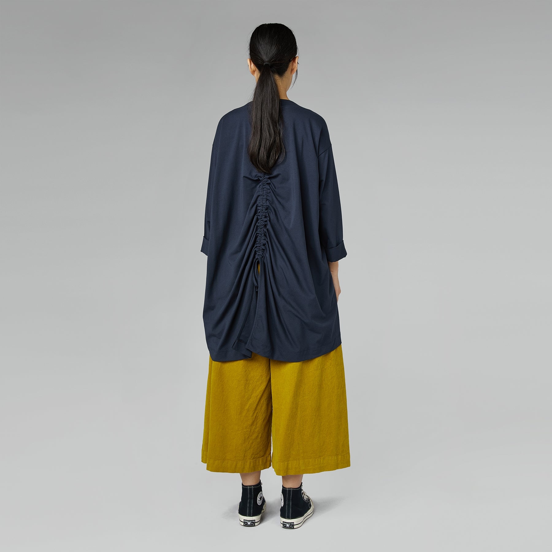 T-SHIRT WITH DRAWSTRING ON THE BACK BLACK