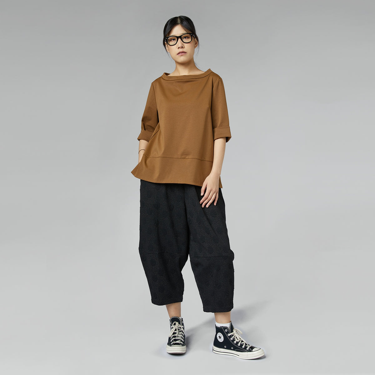 GEPRÄGTE HOSE MIT POLKA DOT