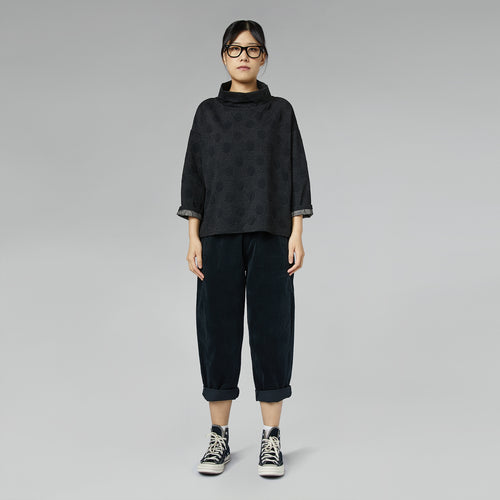 SPODNIE PROSTE Z MATERIAŁU WELUROWEGO W KOLORZE CZARNYM