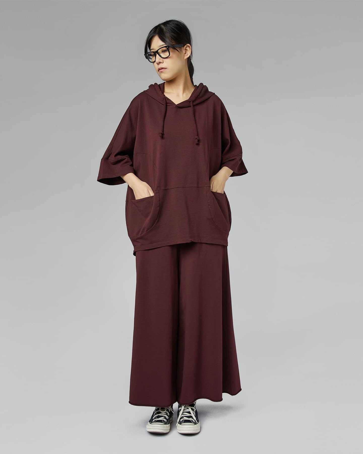 SUDADERA LIGERA CON CAPUCHA