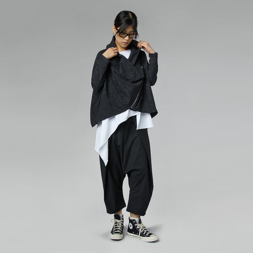 Spodnie krótkie z zakładkami czarne