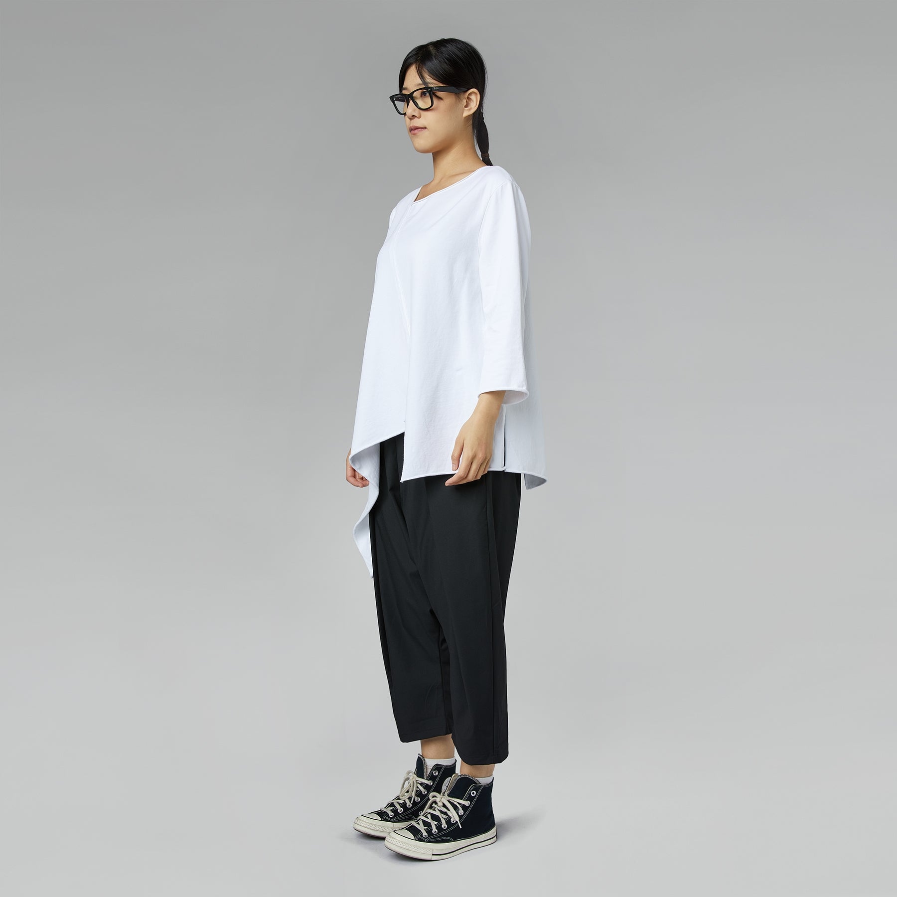 CROPPED TROUSERS WITH PLEATS GRAY