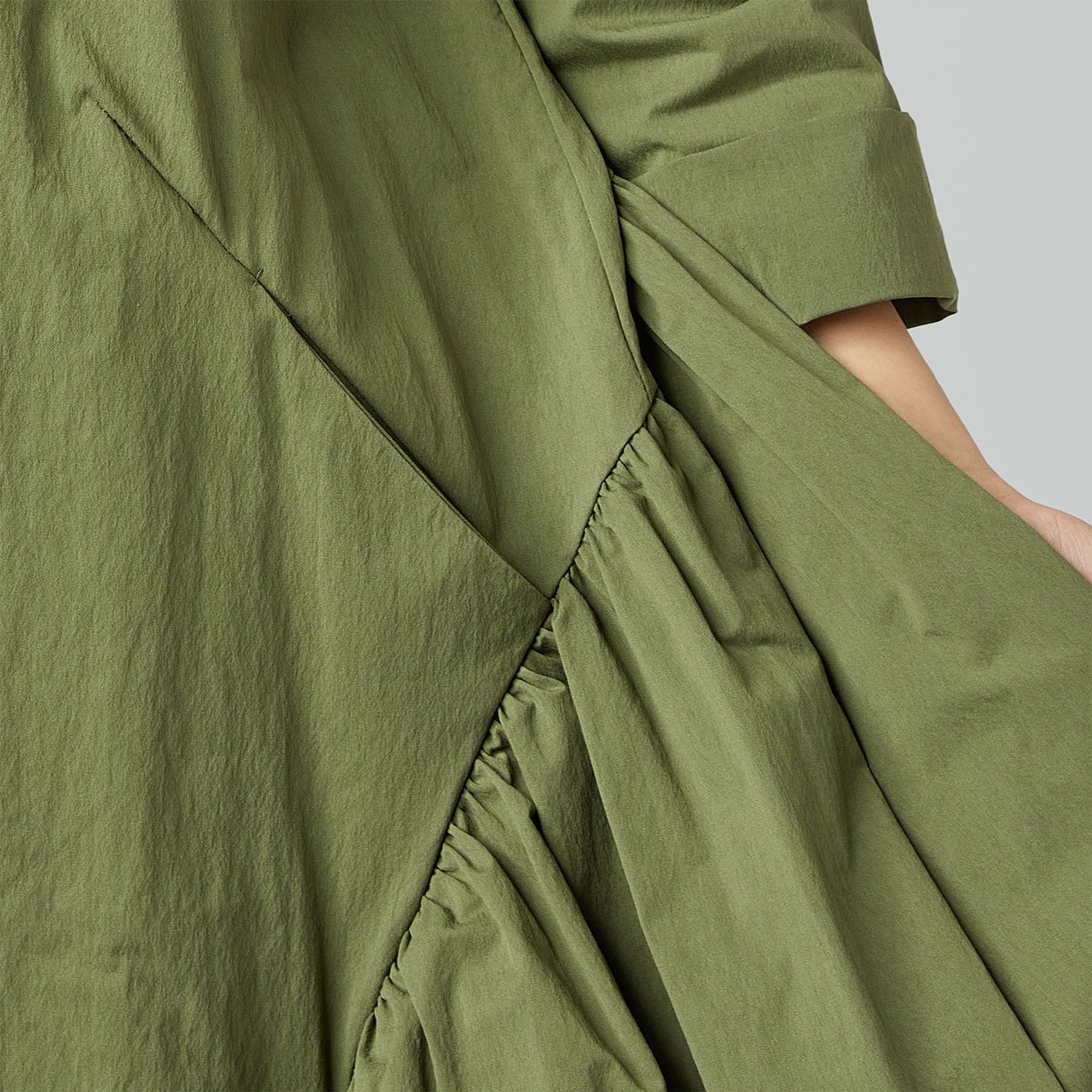 DRESS WITH PLEAT DETAIL BLACK