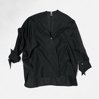 CAMICIA SCOLLO A V SEMI-TRASPARENTE NERA