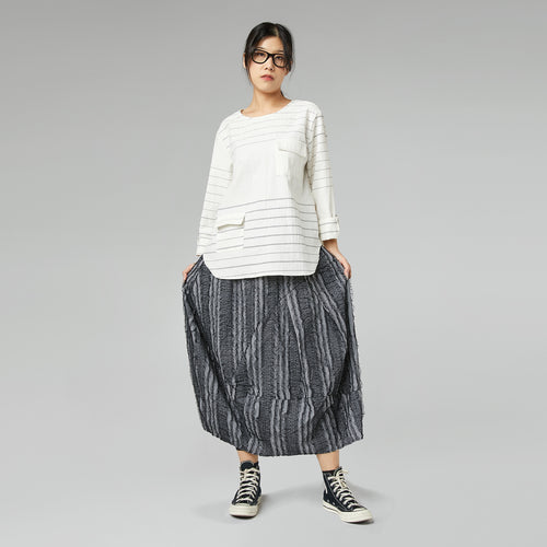 SKIRT WITH SEWN LACE FABRIC